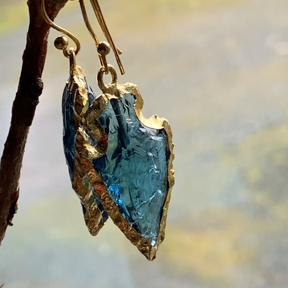 Arrowhead earrings clear blue textured jewel glass gold framed pierced new - Picture 7 of 12